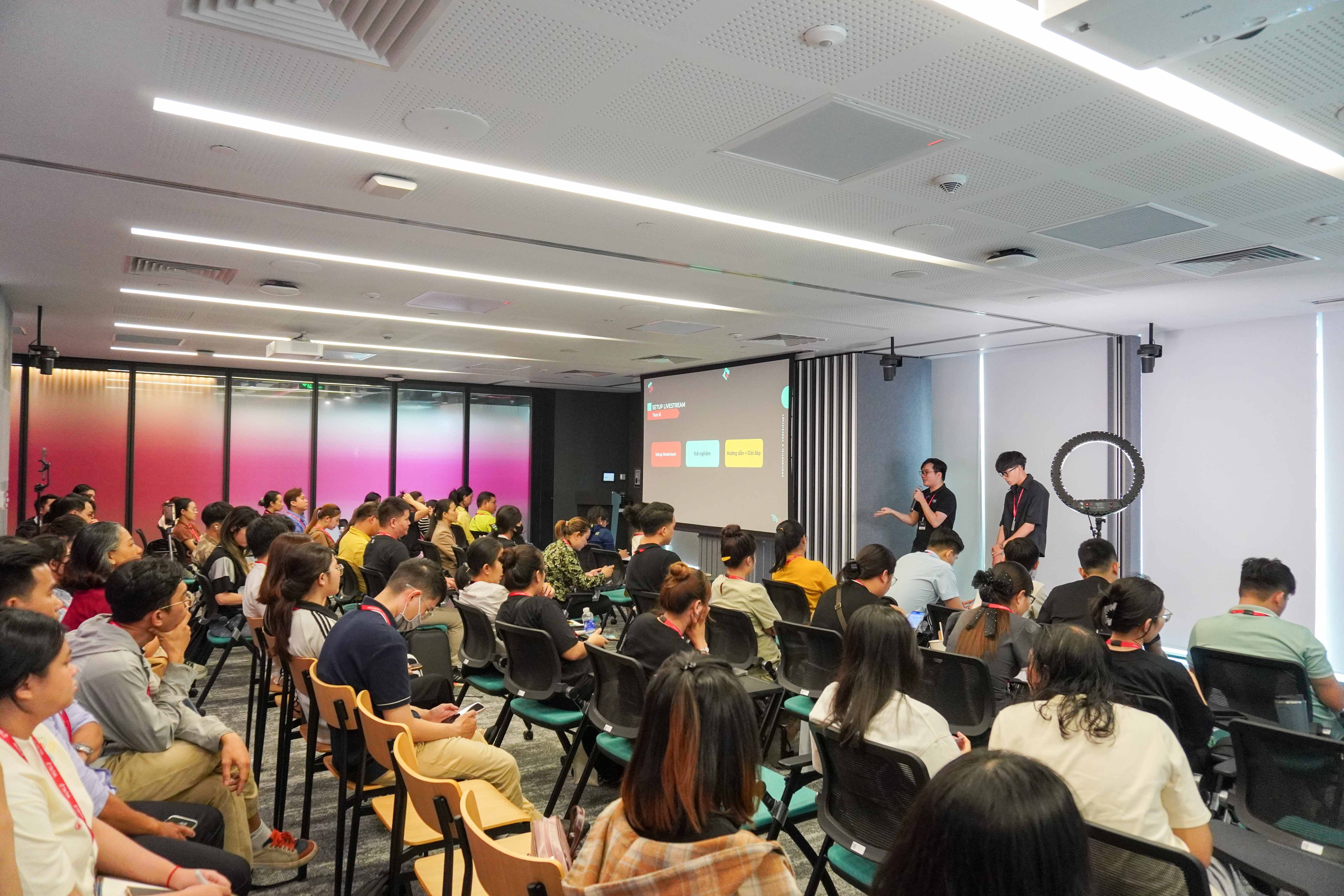 Hợp tác với 20 thương hiệu mới